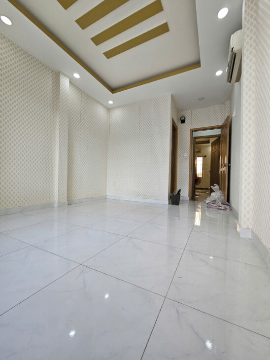 Sát mặt tiền Q4 Ngang 3.2 Dài 12 m nở hậu 3.6 m 2 TẤM CÓ 4 TỶ