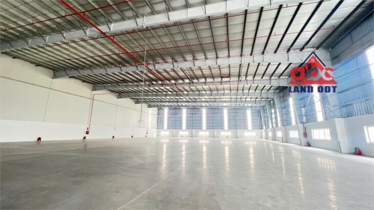 nhà xưởng hiện đại kết cấu kiên cố, thu hút nhiều ngành nghề sản xuất theo QĐ. giao liền