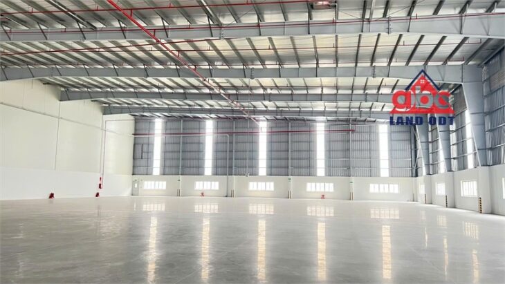 nhà xưởng hiện đại kết cấu kiên cố, thu hút nhiều ngành nghề sản xuất theo QĐ. giao liền