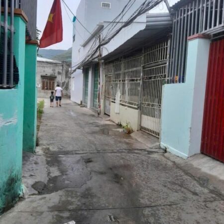 Bán nhà hẻm đường Lư Giang Phước Đồng 200m2 giá chỉ 2ty4