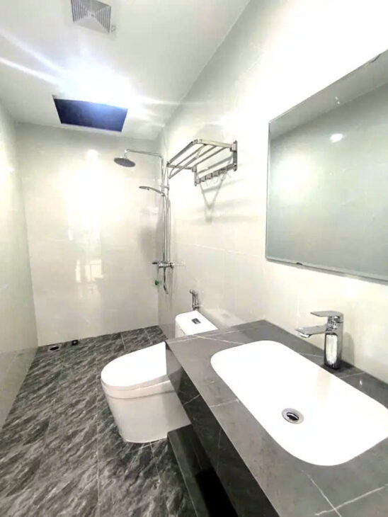 NHÀ MỚI- ĐẸP PHỐ BÁT KHỐI- LONG BIÊN, 35M2, 5 TẦNG,MT 3.8M, 5.9 TỶ.