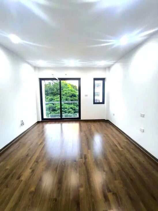 NHÀ MỚI- ĐẸP PHỐ BÁT KHỐI- LONG BIÊN, 35M2, 5 TẦNG,MT 3.8M, 5.9 TỶ.