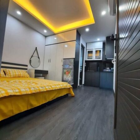 Bán nhà Hoàng Quốc Việt thang máy vù vù, gần phố, 30m ô tô, ở và kinh doanh 40m -7.4 tỷ