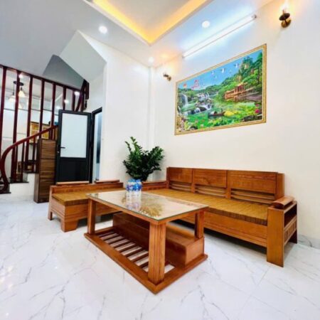 Bán nhà Giải Phóng giá 2.3 tỷ, diện tích 62m2 Đất, mặt tiền 4m