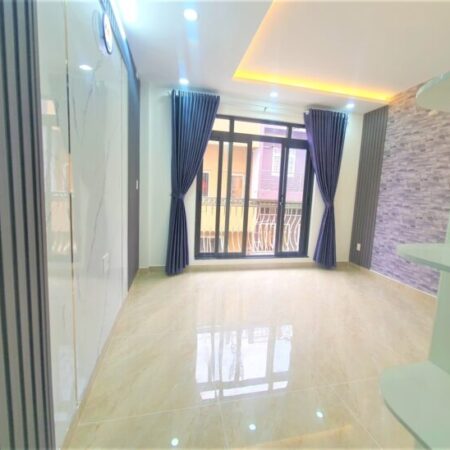 Bán nhà Nguyễn Duy Dương Quận 10, 4×14.7 3 tầng chỉ 5.5 tỷ.