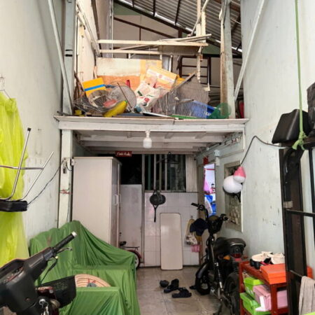 Nhà 2 tầng nở hậu (dt sàn: 79m2) sát MT đường Phong Phú P12Q8