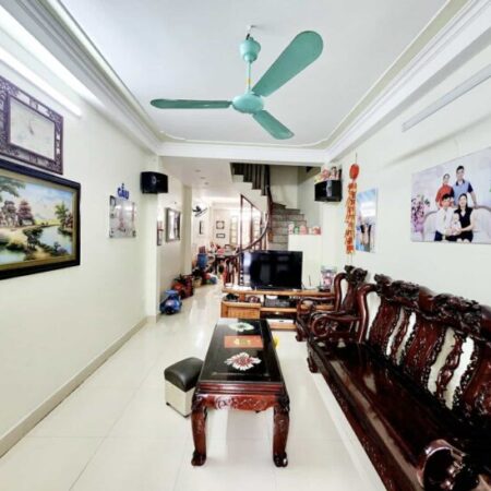 Nhắc riêng các bác thích nhà gần cầu Vĩnh Tuy! Bán nhà Cổ Linh, ba gác đỗ cửa, 45m2, 6.3 tỷ