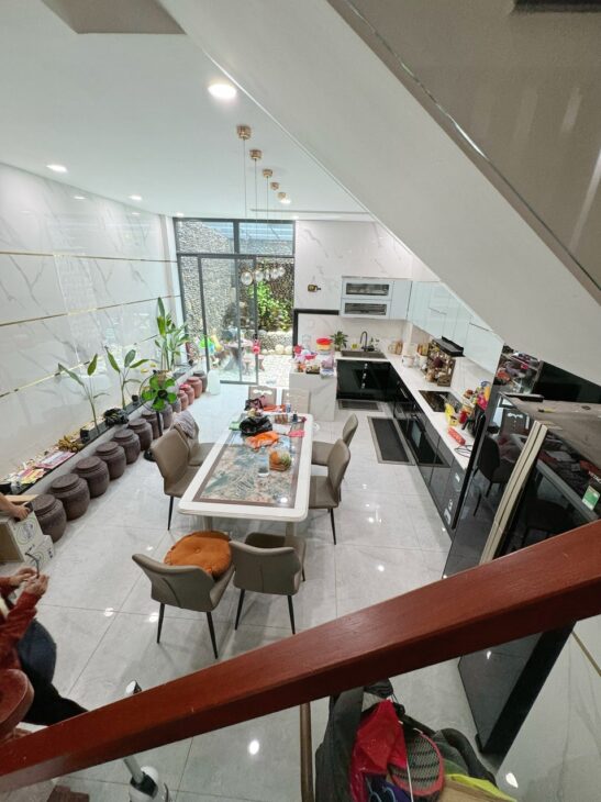 NHÀ PHỐ HẺM XE HƠI THÔNG