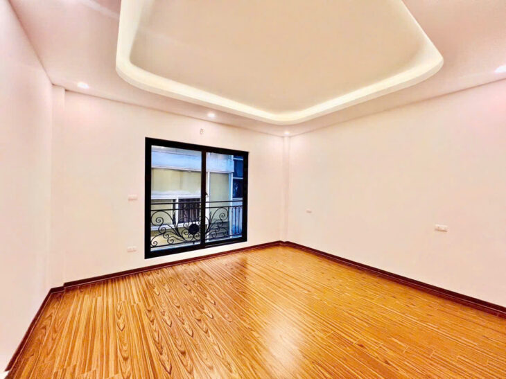 Nhà to đẹp mới có nội thất cơ bản, chính chủ bán nhà Nguyễn Văn Cừ, gần bãi ô tô, 52m2, 8.8 tỷ