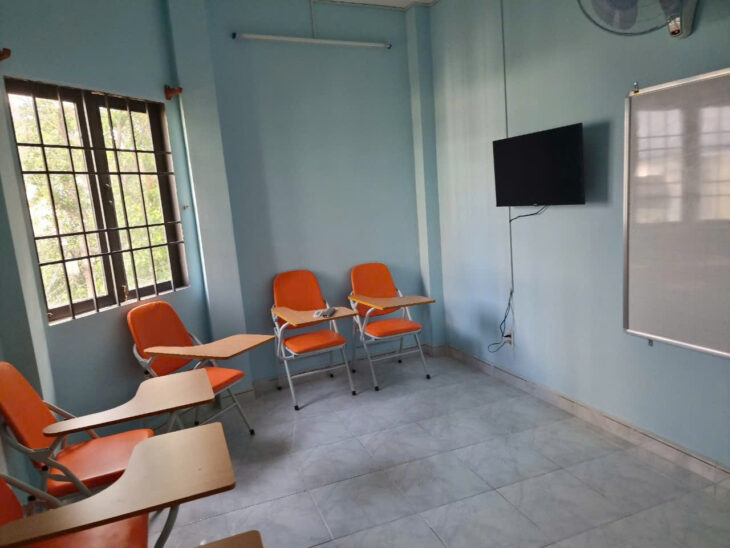 6.3 tỷ-bán nhà 3 mặt hẻm xe hơi Vạn Kiếp- sát khu ẩm thực Phan Xích Long- 5mx12m- 3 lầu- 5PN- HĐ