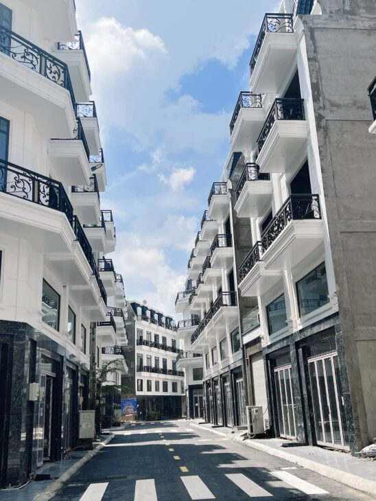 Bán nhà hẻm xe hơi quận 12, sổ hồng, 4.95 tỷ, 5 lầu vào ở ngay.