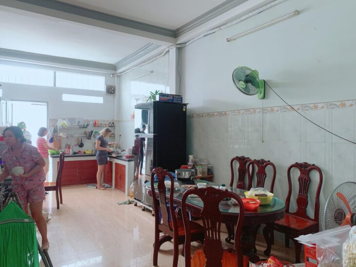 Giảm 600 triệu cần bán gấp nhà NGUYỄN VĂN ĐẬU, 4m x 16m, 5 phòng, 5.7 tỷ