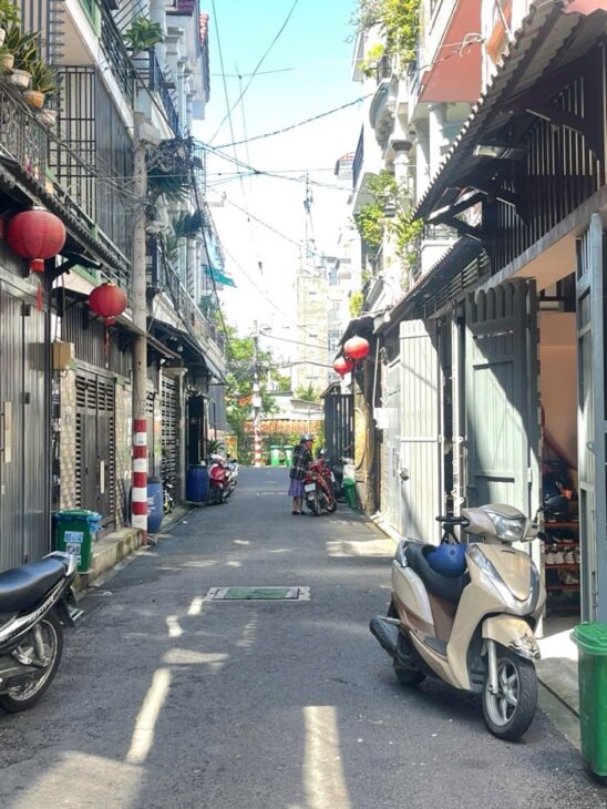 Chỉ Nhỉnh 4 Tỷ – Ngang 5 X 10 Dài – Hẻm 6m – 3 Tầng Đẹp Ở Ngay – Hiệp Thành, Quận 12.