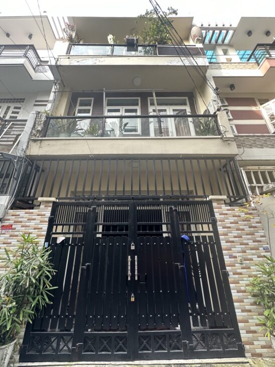 Chỉ Nhỉnh 4 Tỷ – Ngang 5 X 10 Dài – Hẻm 6m – 3 Tầng Đẹp Ở Ngay – Hiệp Thành, Quận 12.