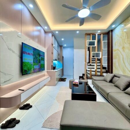 NHÀ ĐẸP VÕ CHÍ CÔNG – 5 TẦNG – 35M2 X 5T – 6.8 TỶ KHÔNG GIAN SỐNG ĐẲNG CẤP