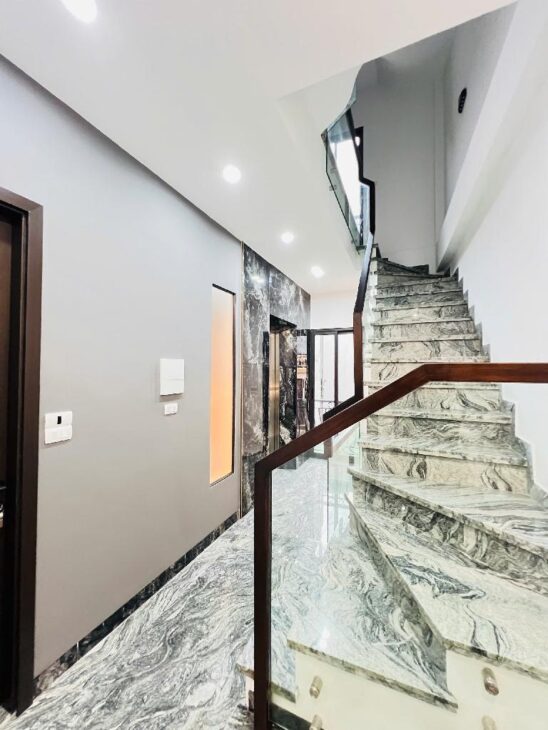 GIÁ RẺ NHẤT KHU VỰC, NGUYỄN VĂN CỪ, LONG BIÊN – 70M, LÔ GÓC – GARA Ô TÔ – CÁCH HỒ GƯƠM 5 PHÚT – 7