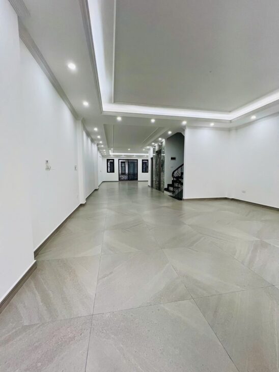 ????Tòa Văn Phòng Phân Lô Ô Tô Tránh Yên Lãng, 135m2 9T Thông Sàn, MT 7.1m, Chỉ 62.5 Tỷ????