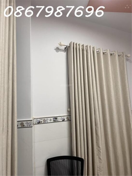 Bán nhà đẹp căn góc đường Nguyễn Thái Học, 2 tầng, 2 phòng ngủ, sân rộng rãi. Vị trí gần chợ Đầm,