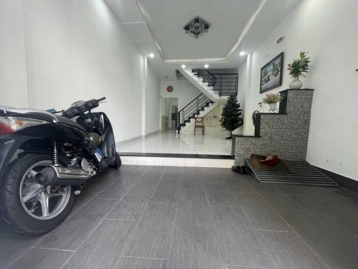 Bán gấp nhà Q10, CAO THĂNG, 4m x 15m, 60m2, 4 phòng, giá 7.5 tỷ.