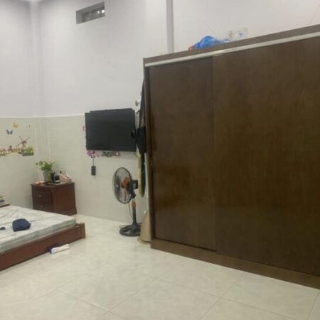 Chỉ nhỉnh 5 tỷ, 5m x 12m, DƯƠNG QUẢNG HÀM GÒ VẤP. Chỉ nhỉnh 5 tỷ, 5m x 12m, DƯƠNG QUẢNG HÀM GÒ VẤP.