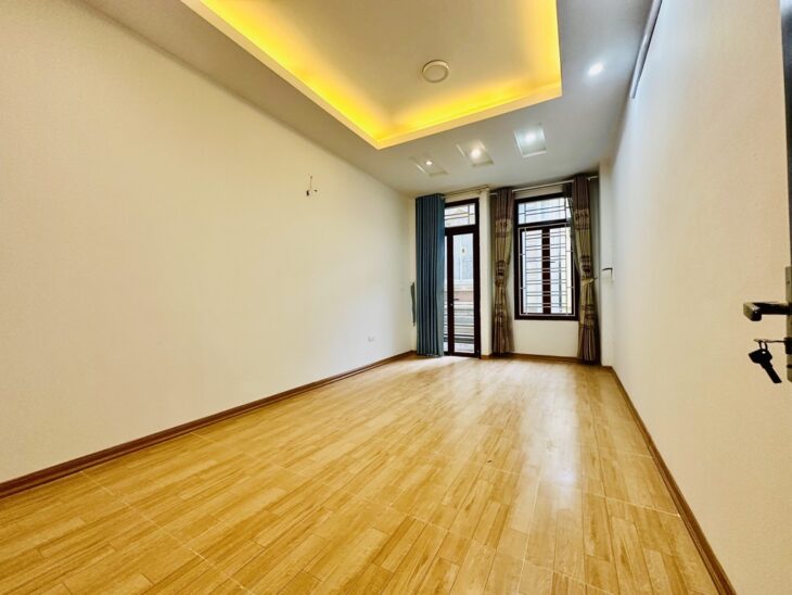 Bán Nhà Đẹp Bắc Cầu – Ô Tô Đỗ Cửa – Ở Ngay – 55m² 5 Tầng – Nhỉnh 5 Tỷ