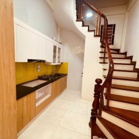 BÁN NHÀ CẦU GIẤY 35M2 X 5 TẦNG 7.5 TỶ – VỊ TRÍ ĐẮC ĐỊA