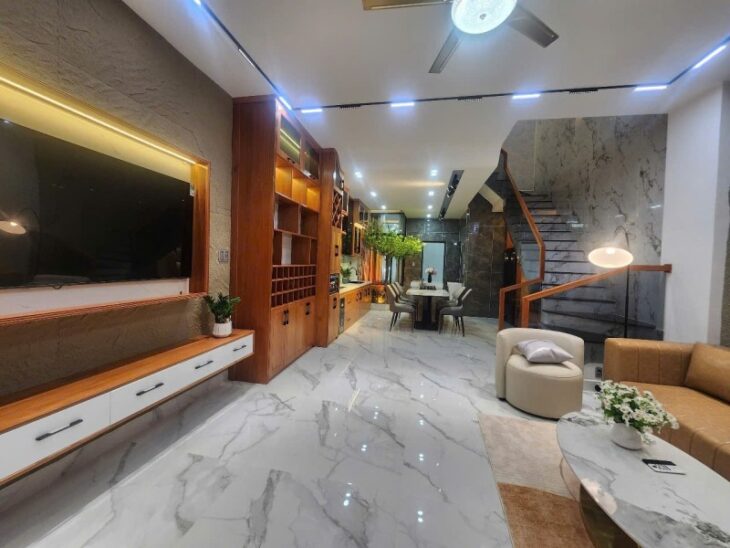 Nhà đẹp 3 tầng mặt tiền Trần Kim Xuyến -Hòa Xuân – Giá 6,25 tỷ .