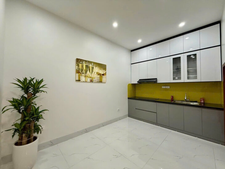 Nhà Đẹp Hồng Tiến ở ngay, Ô TÔ ĐỖ CỬA- THIẾT KẾ HIỆN ĐẠI- FULL NỘI THẤT- CHỦ Ở RẤT CÓ LỘC- BÁN