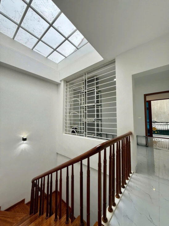 Nhà Đẹp Hồng Tiến ở ngay, Ô TÔ ĐỖ CỬA- THIẾT KẾ HIỆN ĐẠI- FULL NỘI THẤT- CHỦ Ở RẤT CÓ LỘC- BÁN