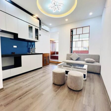 Bán căn tập thể tầng 4 phố 8/3, Hai Bà Trưng, 60m2, đủ nt. Nhỉnh 2 tỷ