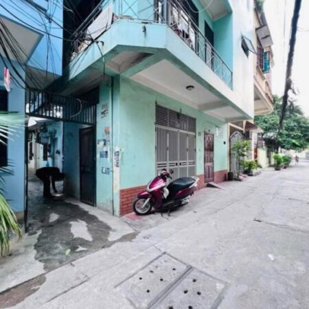 Chùa Láng -Chỉ hơn 5 tỷ – Nhà 5 Tầng – Mt 3.3m – Phân Lô 2 Mặt Thoáng – 1 Bước ra Ô tô – Đủ Công