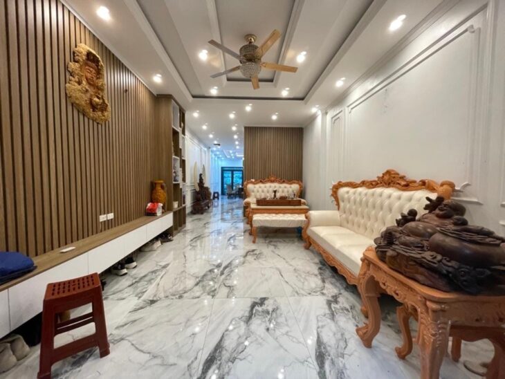 NHÀ DÂN XÂY MỚI – THANG MÁY – 5M Ô TÔ TRÁNH – TẶNG FULL NỘI THẤT XỊN XÒ – NHÀ ĐẸP VỀ Ở NGAY TRƯỚC