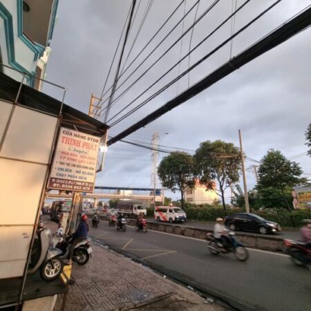 Bán nhà mặt tiền 8,5x20m giá 13,9 tỷ Đường Quốc Lộ 22