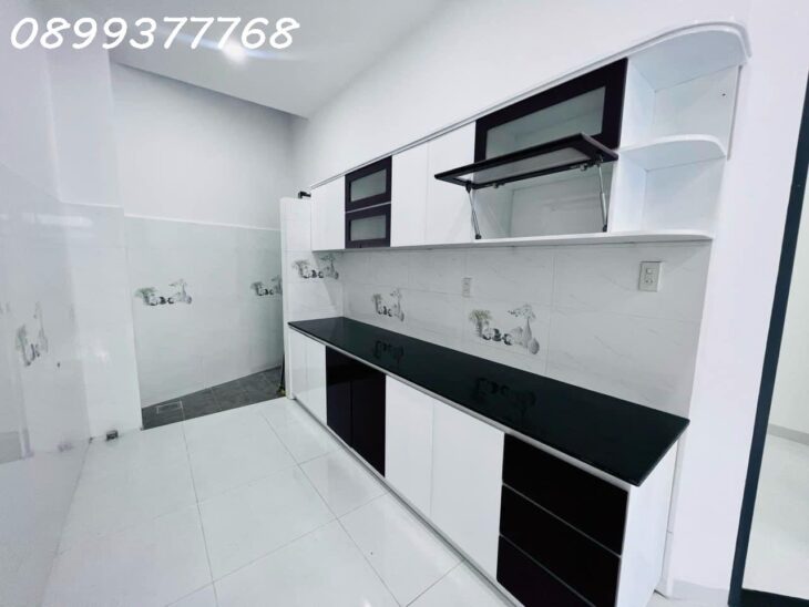 Bán nhà đẹp 2 mặt tiền Vĩnh Ngọc Nha Trang ô tô tận nơi