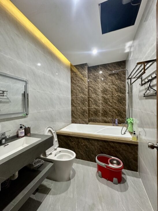 Mặt tiền kinh doanh khủng -Nguyễn Hữu Thọ -Hải Châu – Giá chỉ 11,4 tỷ.