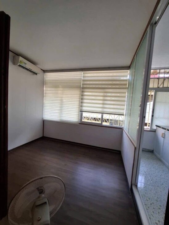 BÁN NHÀ TẬP THỂ QUÂN SỰ HOÀNG QUỐC VIỆT .DT ;34/80m- tầng 5 – GIÁ 3,1 TỶ.3 PHÒNG NGỦ CẦU THANG RỘNG