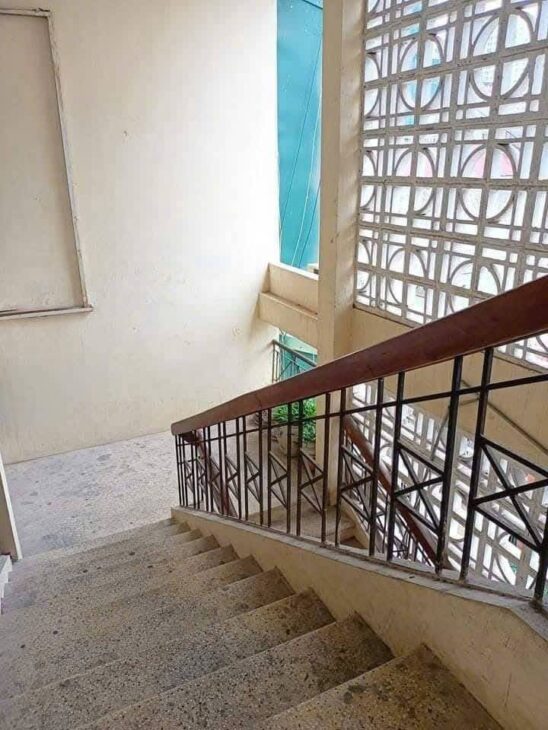 BÁN NHÀ TẬP THỂ QUÂN SỰ HOÀNG QUỐC VIỆT .DT ;34/80m- tầng 5 – GIÁ 3,1 TỶ.3 PHÒNG NGỦ CẦU THANG RỘNG