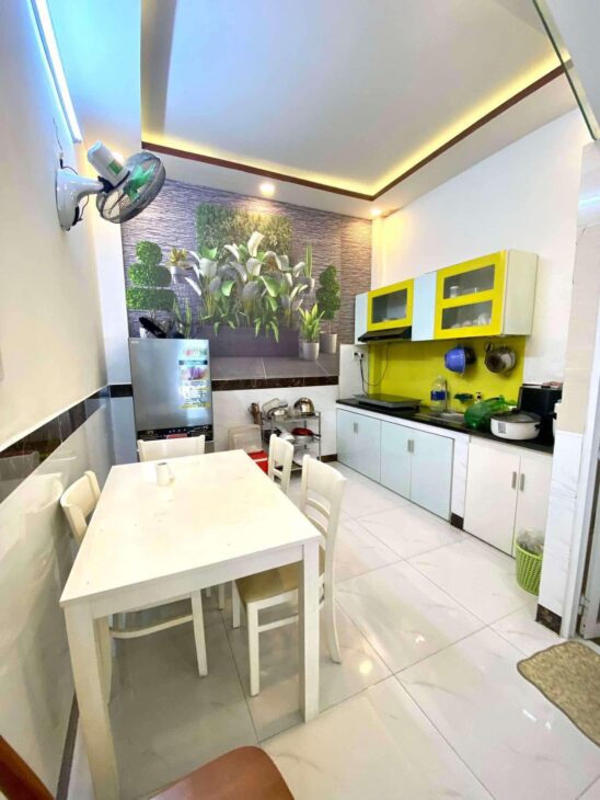 NHÀ 2 TẦNG TÂN THỚI HIỆP 20 – HẺM XE TẢI QUAY ĐẦU GẦN BỆNH VIỆN QUẬN 12 – XE HƠI NGỦ TRONG NHÀ.