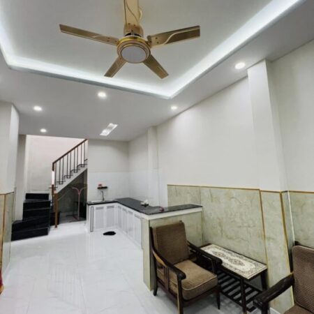 Bán nhà 2 tầng ngay chợ Vĩnh Hải đường Nguyễn Khuyến Nha Trang 1ty690