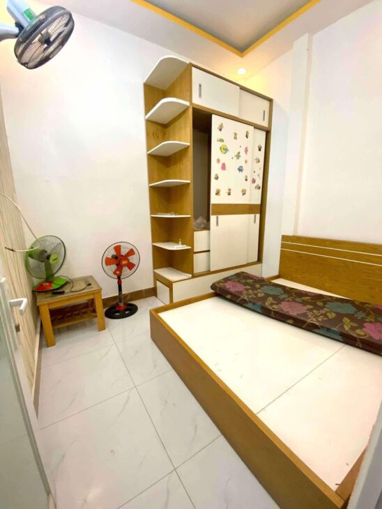 NHÀ 2 TẦNG TÂN THỚI HIỆP 20 – HẺM XE TẢI QUAY ĐẦU GẦN BỆNH VIỆN QUẬN 12 – XE HƠI NGỦ TRONG NHÀ.