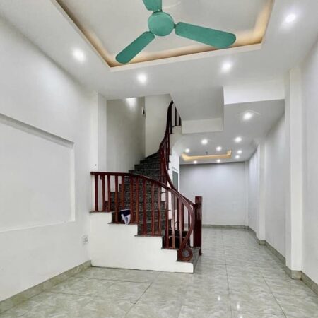 BÁN NHÀ DÂN XÂY KIẾN HƯNG, HÀ ĐÔNG DT 35M2. NGÕ XE 3 GÁC, VỀ Ở LUÔN