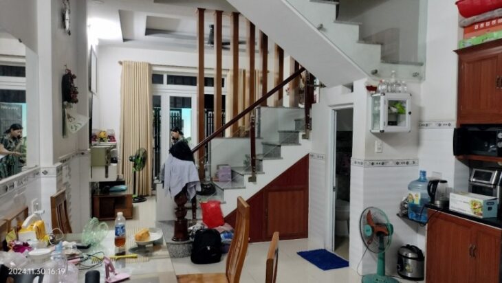 NHÀ HẺM XE HƠI ĐỖ CỬA – THỐNG NHẤT