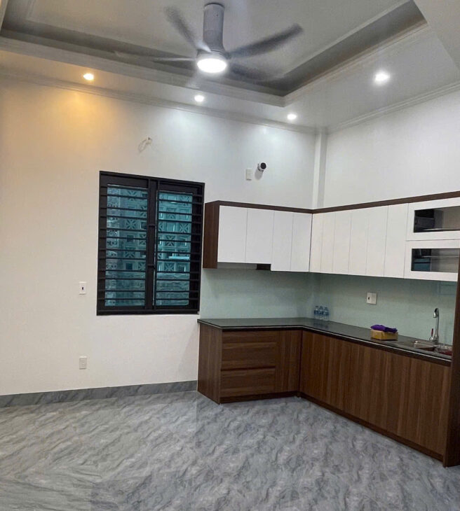 Chính chủ cần bán căn nhà 3 tầng kiên cố, ngõ ra đường Ngô Quyền, Trường Chinh