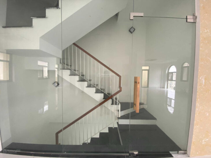 Cho thuê shophouse tại Him Lam Vạn Phúc Hà Đông đã hoàn thiện nội thất DT 182m2*6 tầng có thang máy