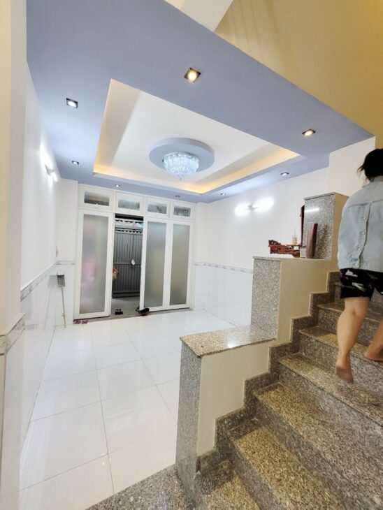 Bán gấp nhà ĐINH BỘ LĨNH, giá 6.5 tỷ, gần hẻm xe hơi, 40m2, 2 lầu.