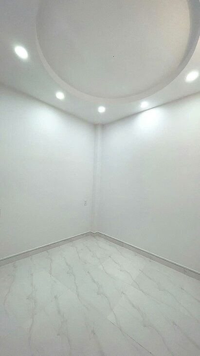 BÁN NHÀ ĐẸP_ GẦN ĐH VĂN HIẾN_ 3 TẦNG_ 4PN_ SHR_KHÔNG QUY HOẠCH_ 4TY8