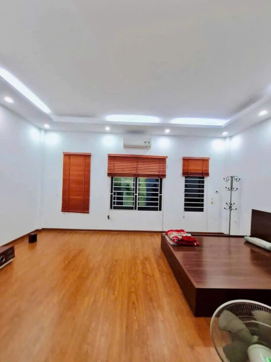 Bán nhà Cổ Nhuế gần BV Phương Đông 20m ô tô kinh doanh, nhà dân xây, lô góc 50m nhỉnh 5 tỷ