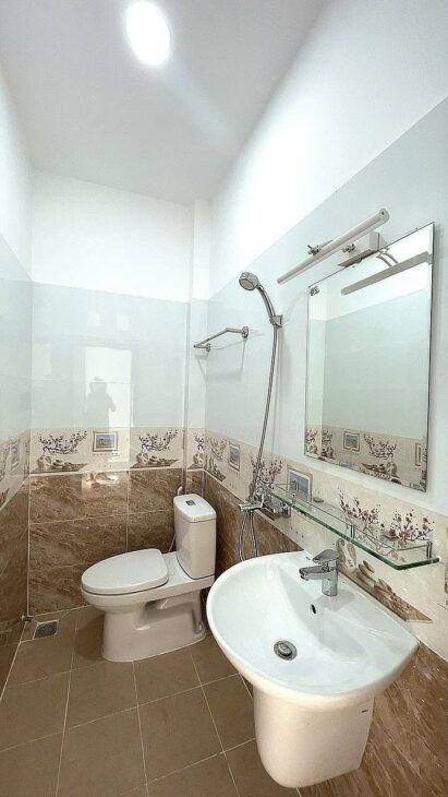 BÁN NHÀ ĐẸP_ GẦN ĐH VĂN HIẾN_ 3 TẦNG_ 4PN_ SHR_KHÔNG QUY HOẠCH_ 4TY8