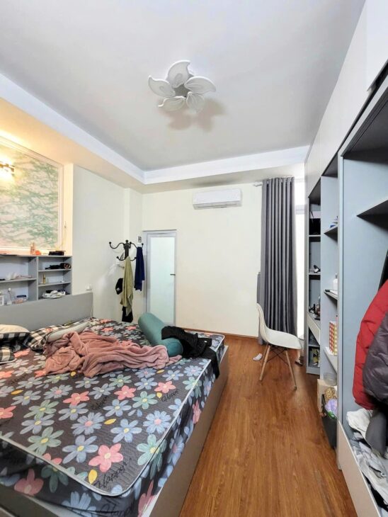 Hoàng Hoa Thám – 32m2 – 6 Tầng – Thang máy – 4m măt tiền – Ngõ thông – Kinh doanh