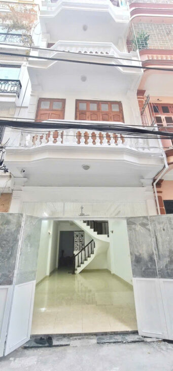 Dành cho bác nào thích nhà dân xây, xe ô tô chạy thông! Bán nhà Ngọc Lâm, gần cầu Chương Dương,